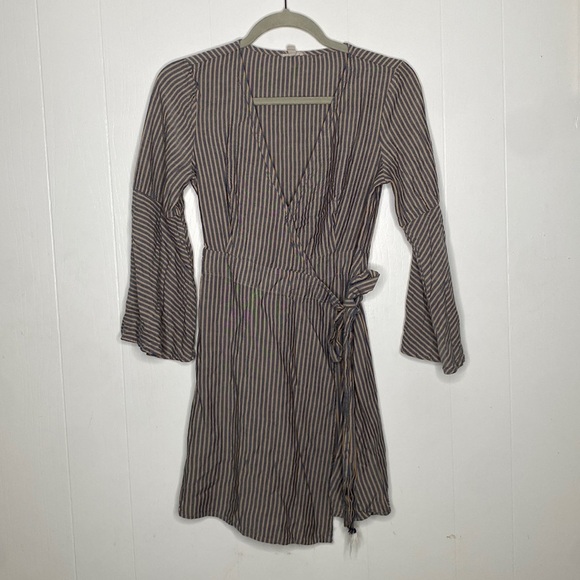 Ecote Women's Blue & Brown Striped Rayon Wrap Mini Dress Flare Sleeve size Small - Picture 2 of 8